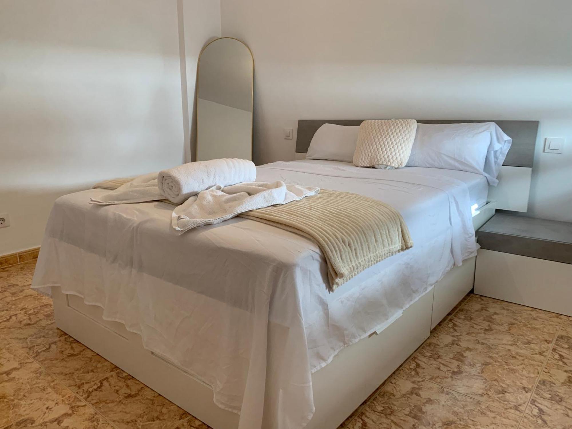 Pisos Baraja Gl Apartment มาดริด ภายนอก รูปภาพ