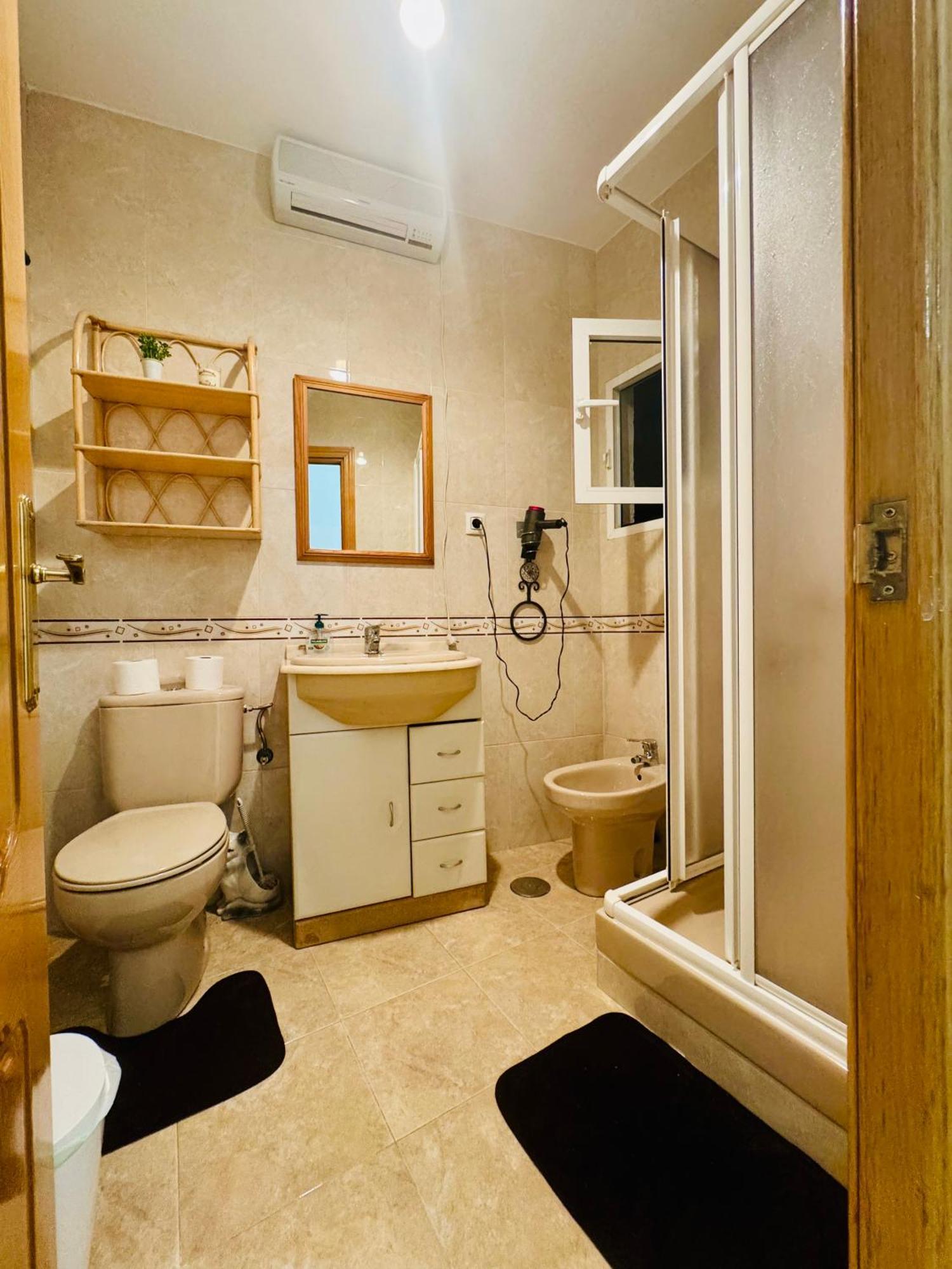Pisos Baraja Gl Apartment มาดริด ภายนอก รูปภาพ