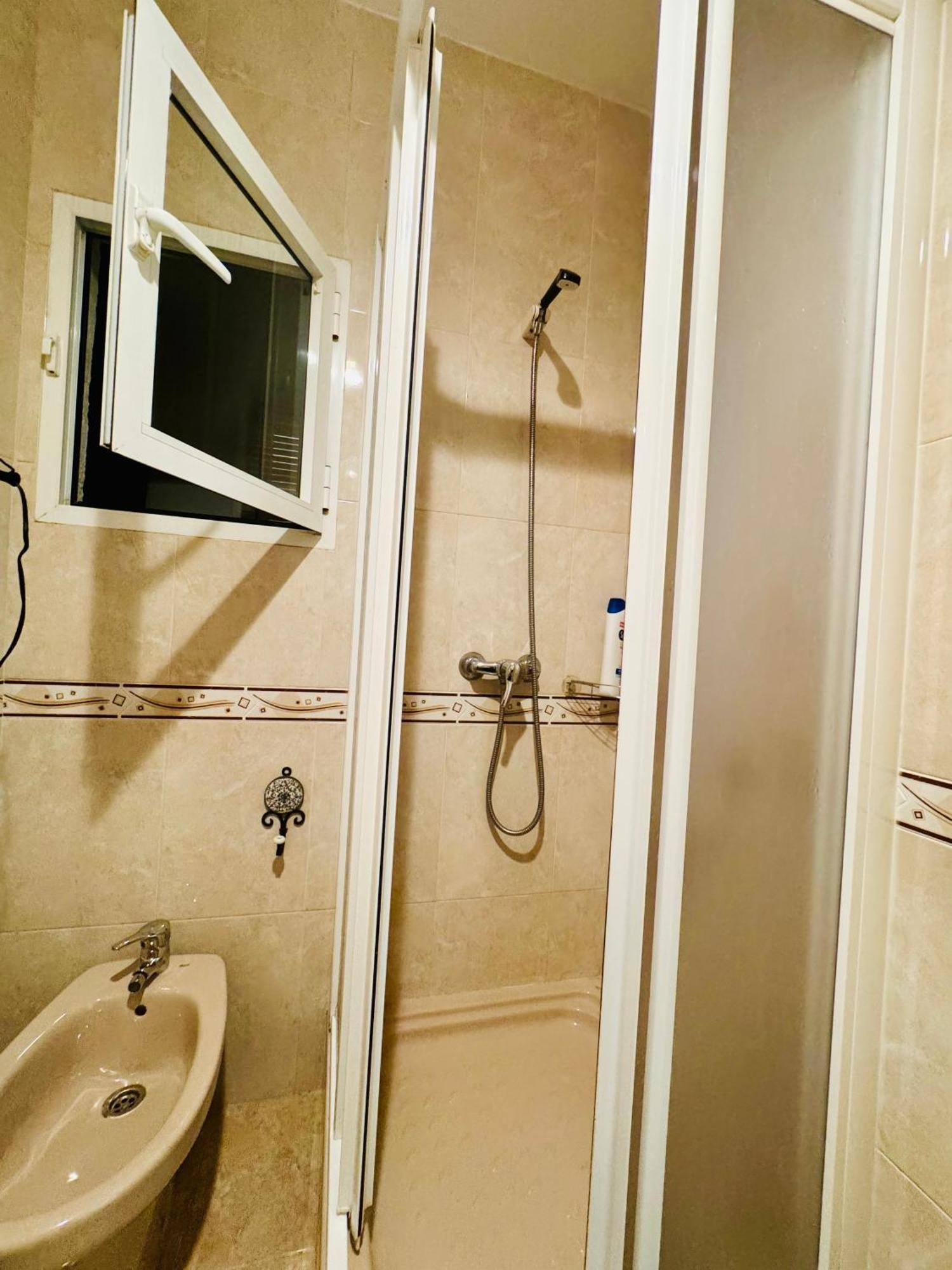 Pisos Baraja Gl Apartment มาดริด ภายนอก รูปภาพ